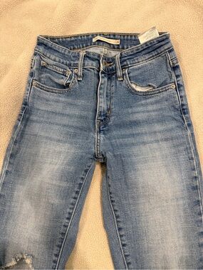 Levi's Women's Skinny Jeans in Light Blue Wash